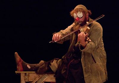 © Jean-Pierre Estournet, « Par le Boudu », solo de clown de et par Bonaventure Gacon au festival « Scènes de Rue » à Mulhouse, 2011 © Jean-Pierre Estournet, « Par le Boudu », solo de clown de et par Bonaventure Gacon au festival « Scènes de Rue » à Mulhouse, 2011